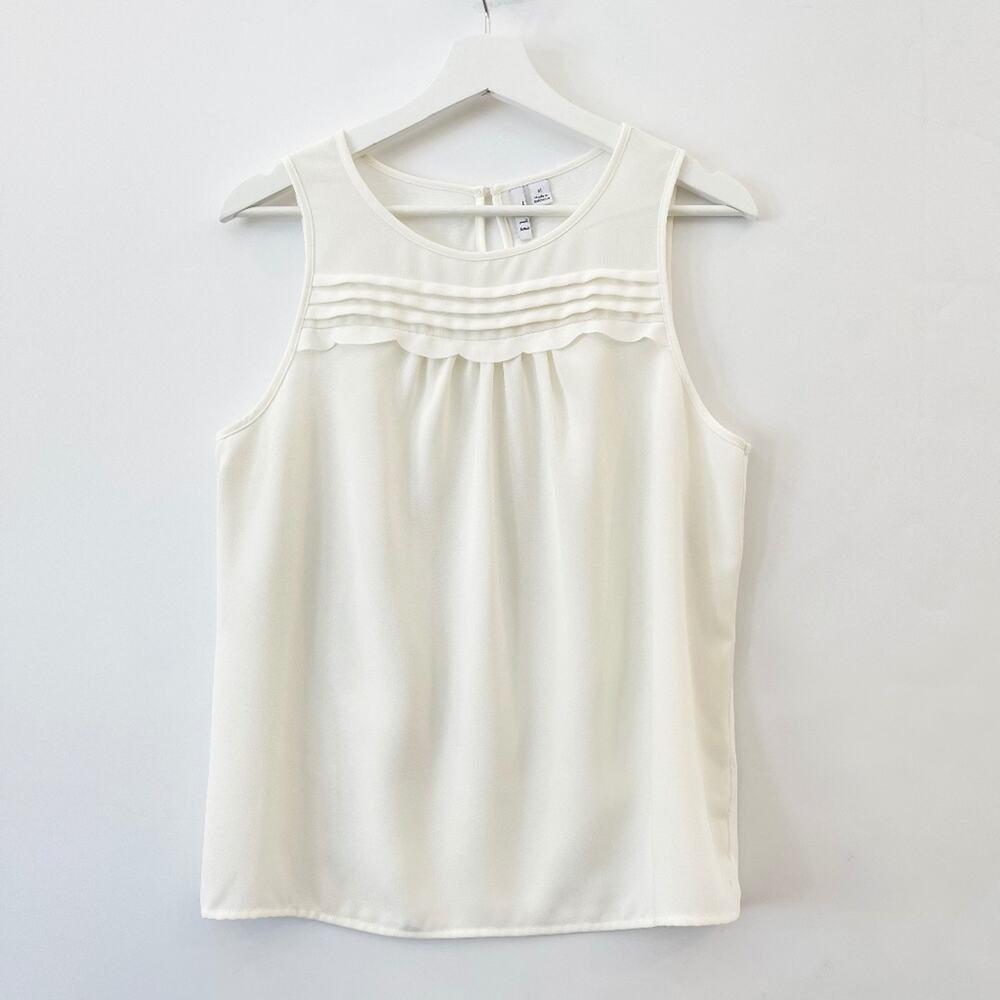 Elle - Off White sleeveless top with pleats